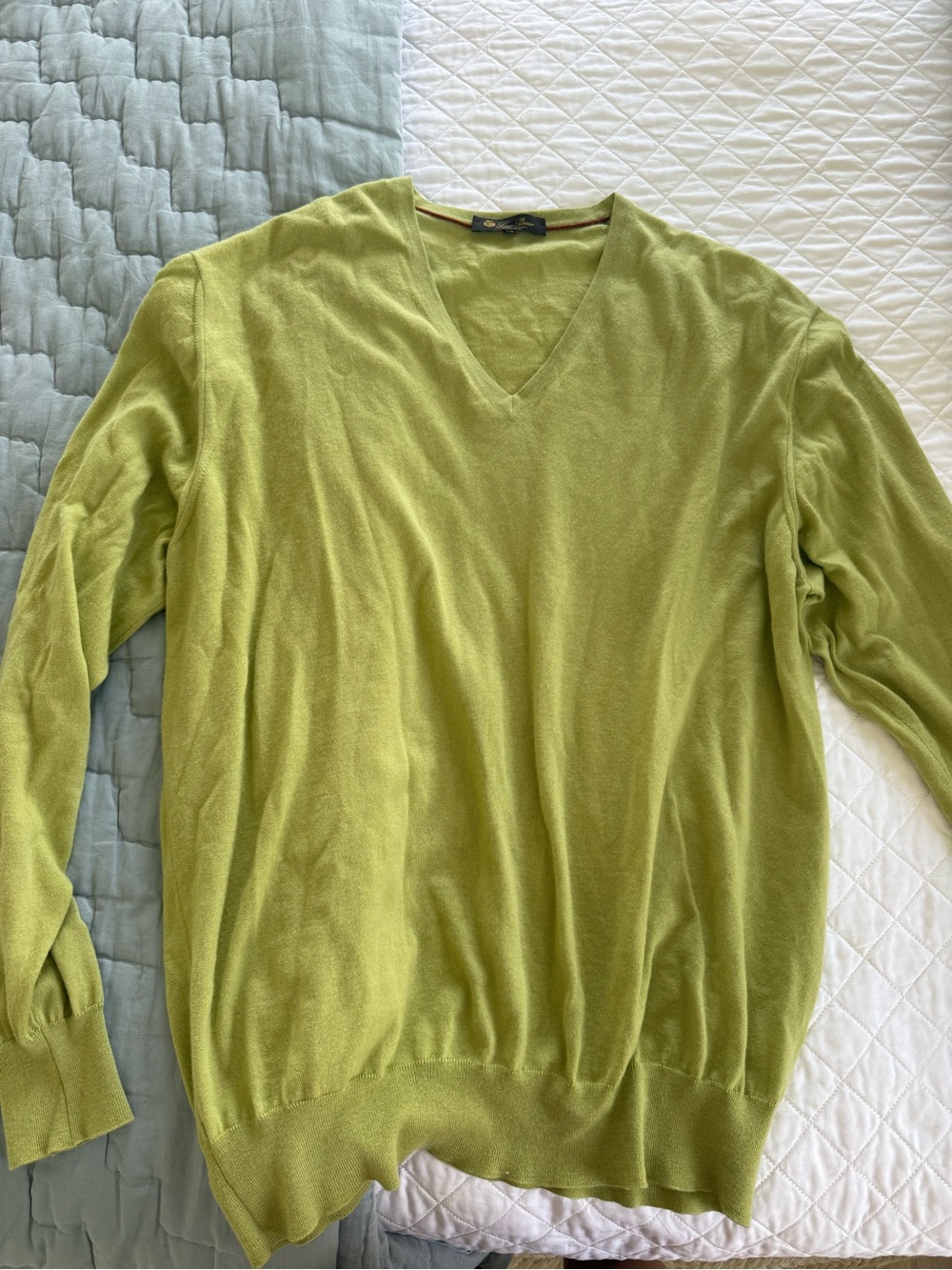 Loro Piana Men's V-Neck Cashmere Sweater in Green